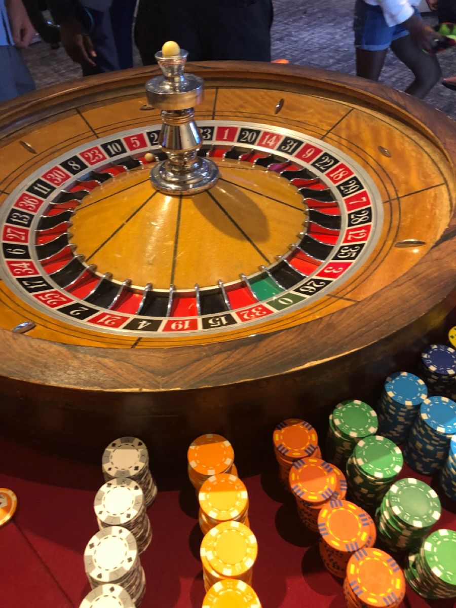Golden 777 Slots کھلاڑیوں کے لیے لائیو کیسینو سیکشن