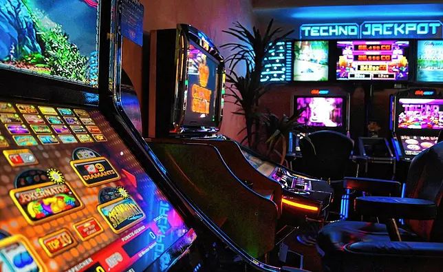 پاکستان میں Golden 777 Slots کا آن لائن کیسینو سیکشن کھولیں۔